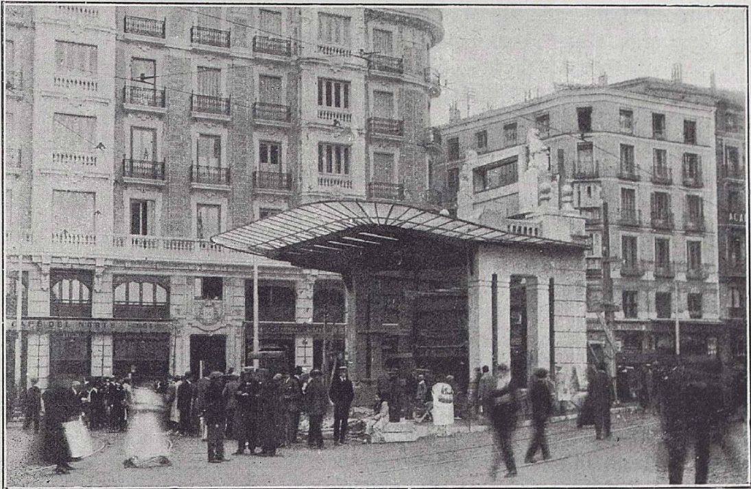Marquesina de acceso a la estación de Gran Vía, posterior al primer tramo.