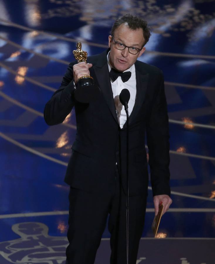 El cineasta Tom McCarthy recoge el Oscar al mejor guión original, logrado por 'Spotlight'.