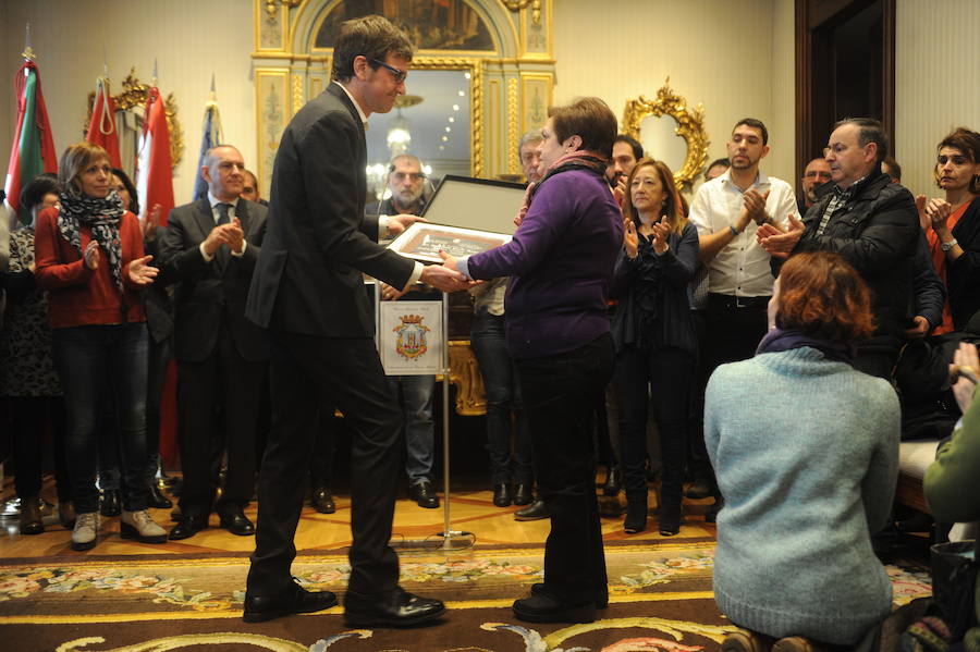Homenaje en el Ayuntamiento a los familiares del 3 de Marzo
