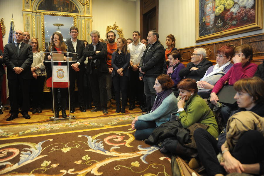 Homenaje en el Ayuntamiento a los familiares del 3 de Marzo