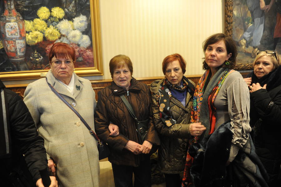 Homenaje en el Ayuntamiento a los familiares del 3 de Marzo