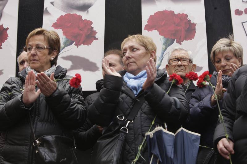 Homenaje a las víctimas del Tres de Marzo en Zaramaga