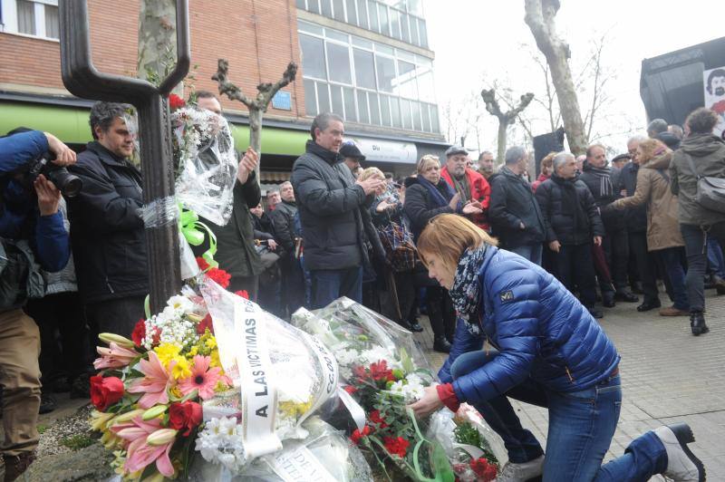 Homenaje a las víctimas del Tres de Marzo en Zaramaga