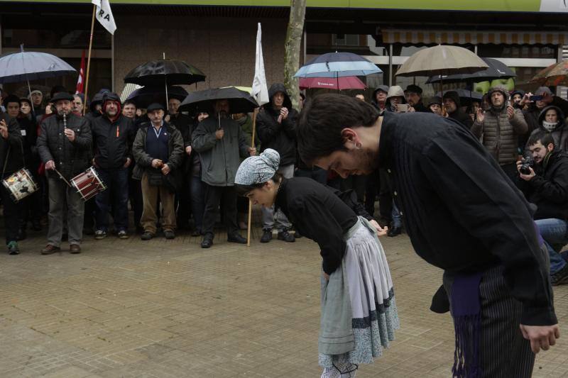 Homenaje a las víctimas del Tres de Marzo en Zaramaga