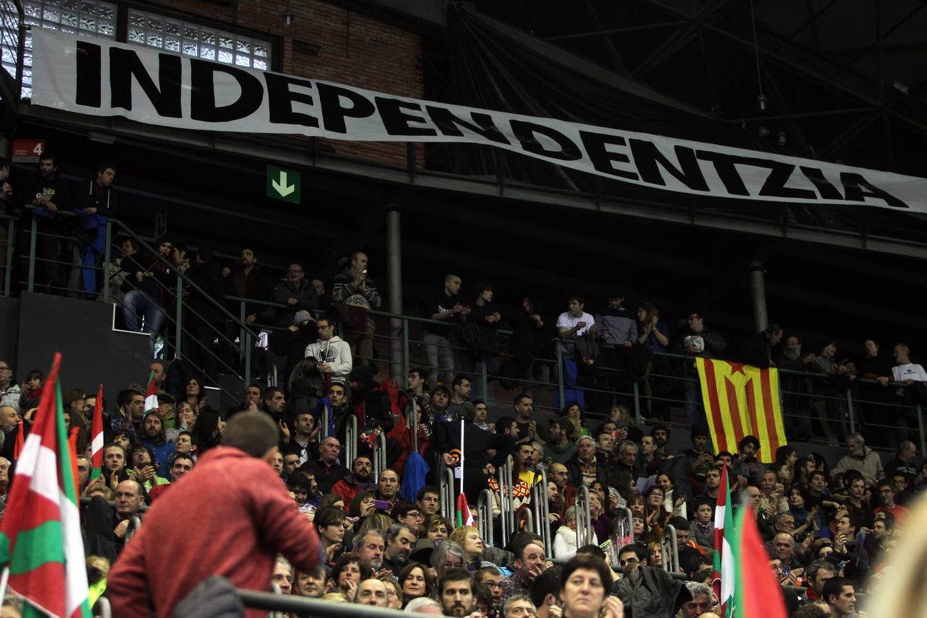 Recibimiento a Otegi en el velódromo de Anoeta