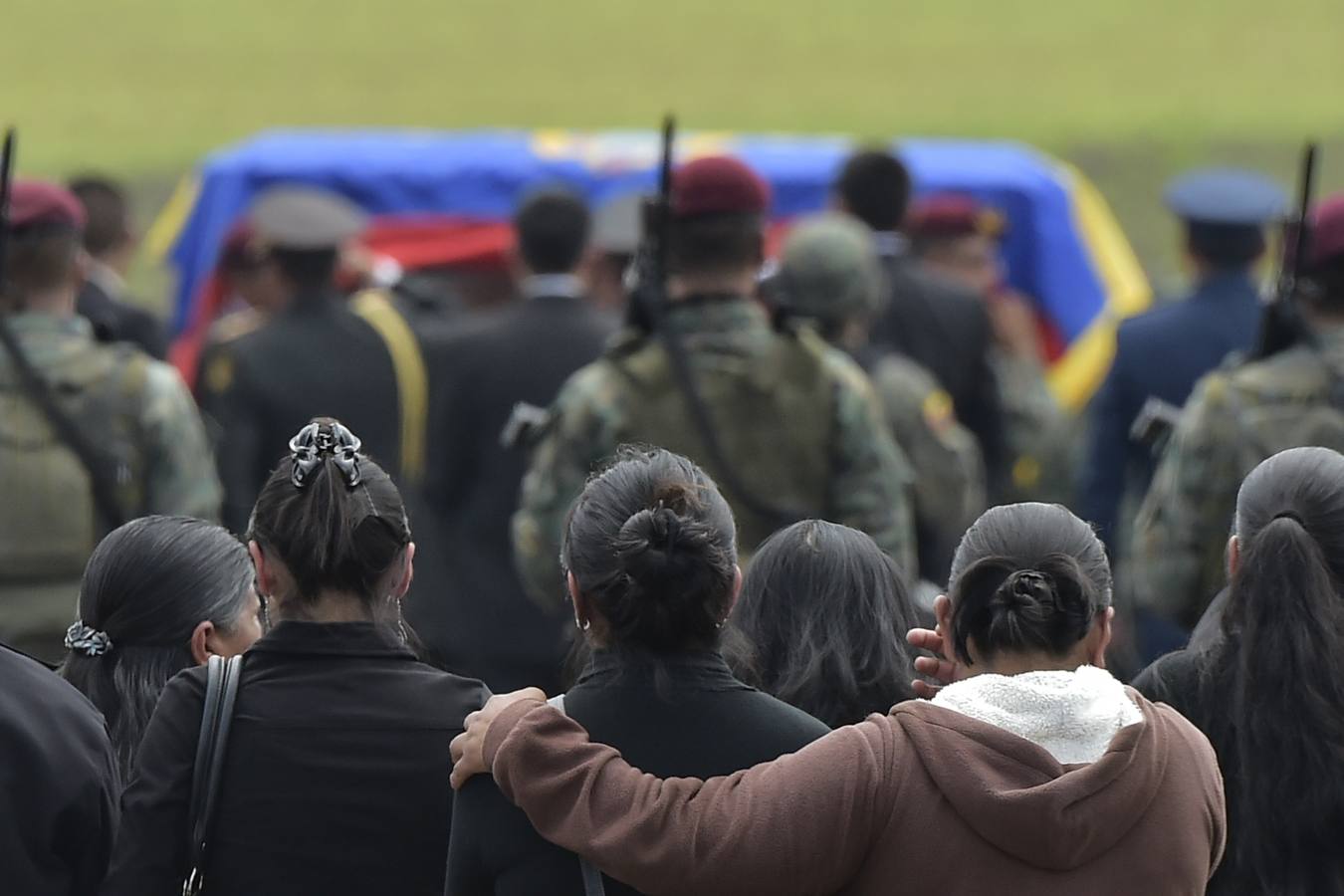 Ecuador despide con honores a los 22 militares fallecidos en un accidente aéreo