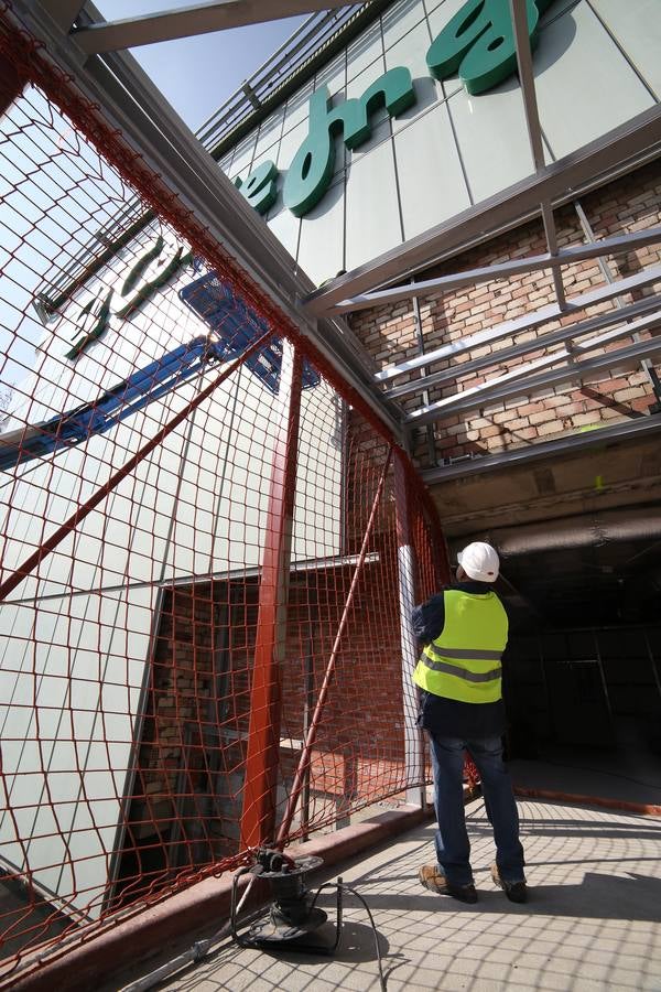 Instalación de la pasarela de El Corte Inglés