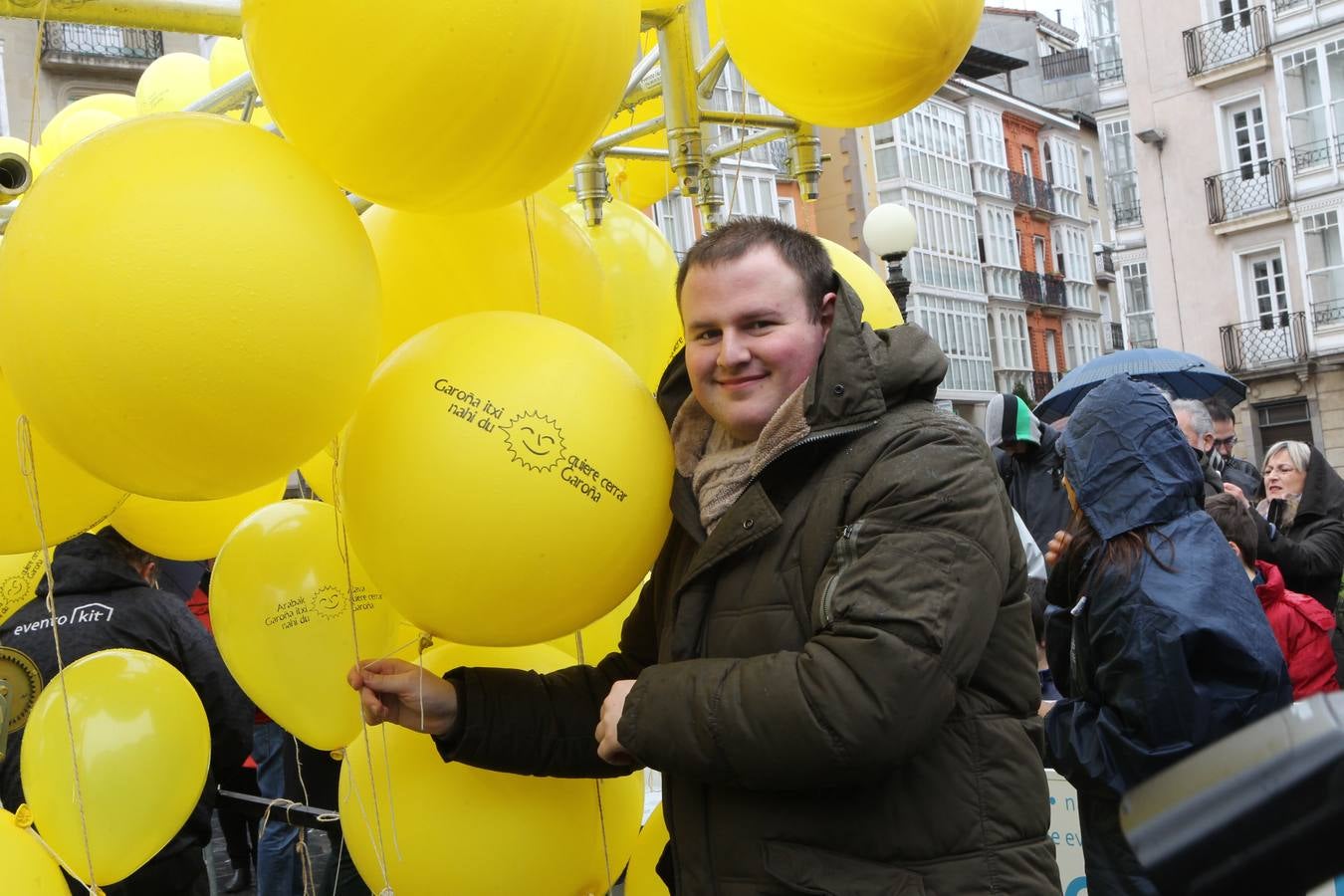Un centenar de colectivos exigen en Vitoria el cierre definitivo de Garoña