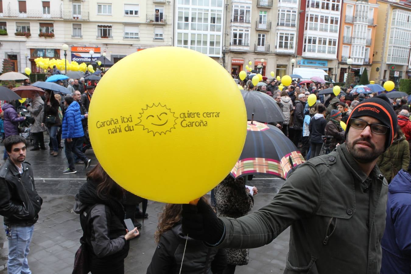 Un centenar de colectivos exigen en Vitoria el cierre definitivo de Garoña