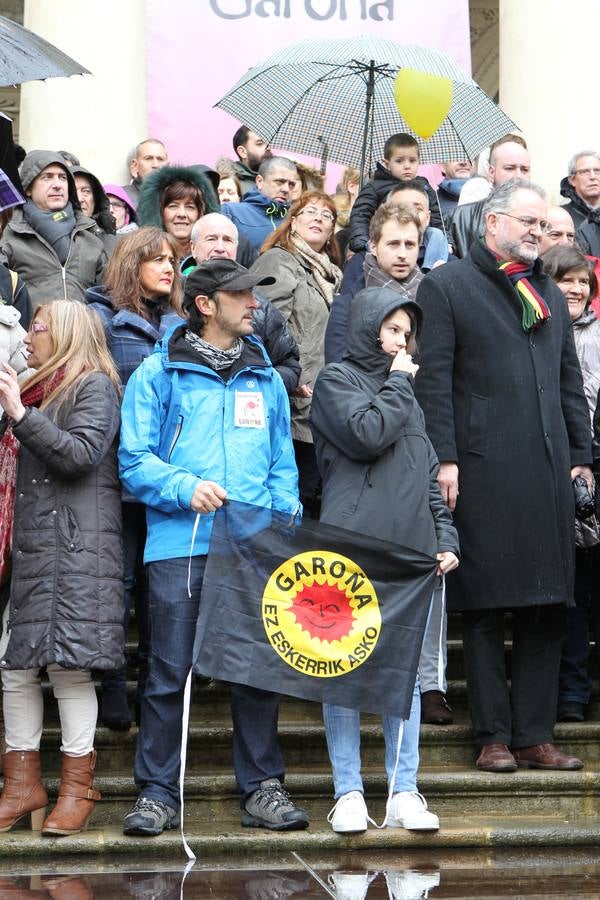 Un centenar de colectivos exigen en Vitoria el cierre definitivo de Garoña