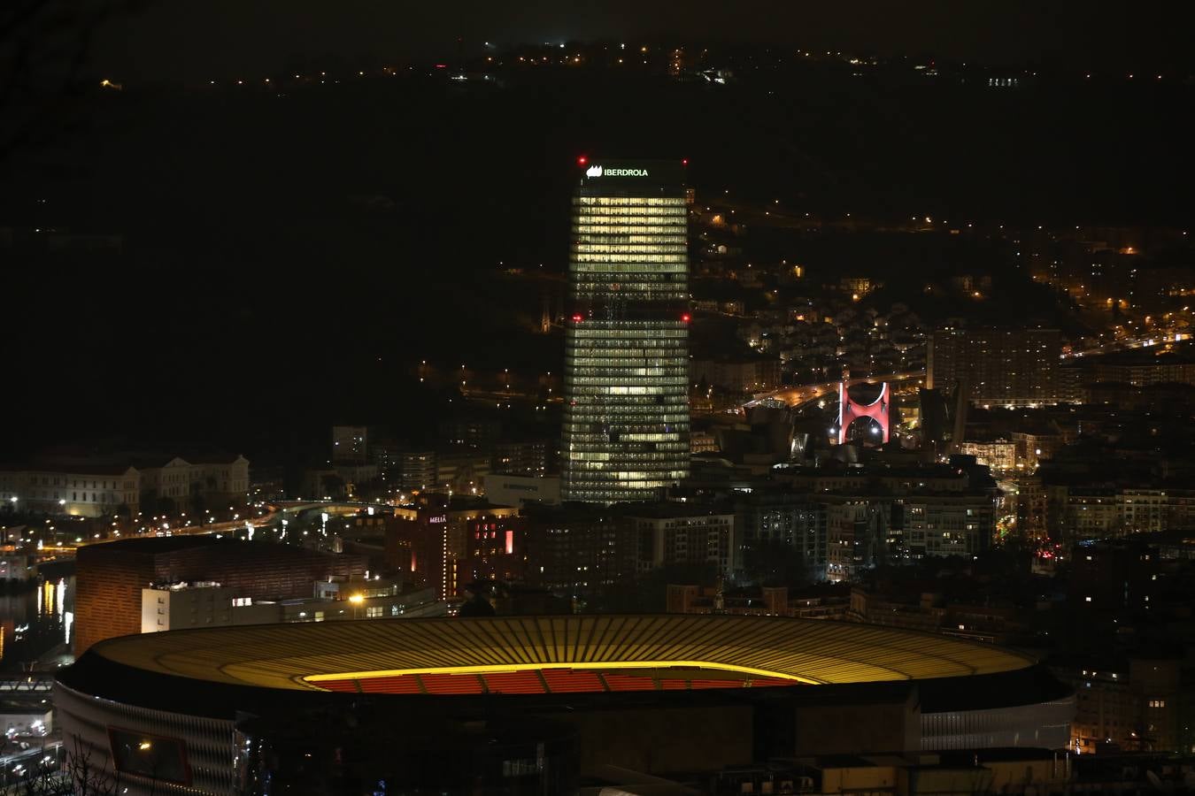 La Torre Iberdrola y San Mamés en Bilbao. 