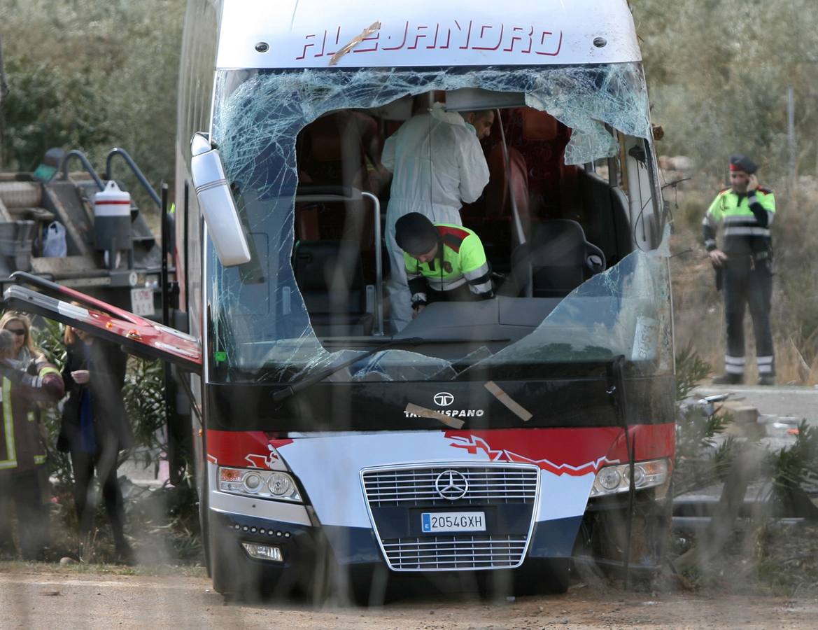 Trece personas mueren en un accidente de autobús en Tarragona