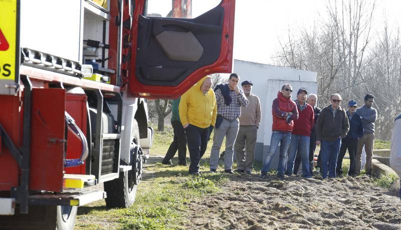 Mueren dos vizcaínos al caer al agua el coche en el que viajaban en Palencia