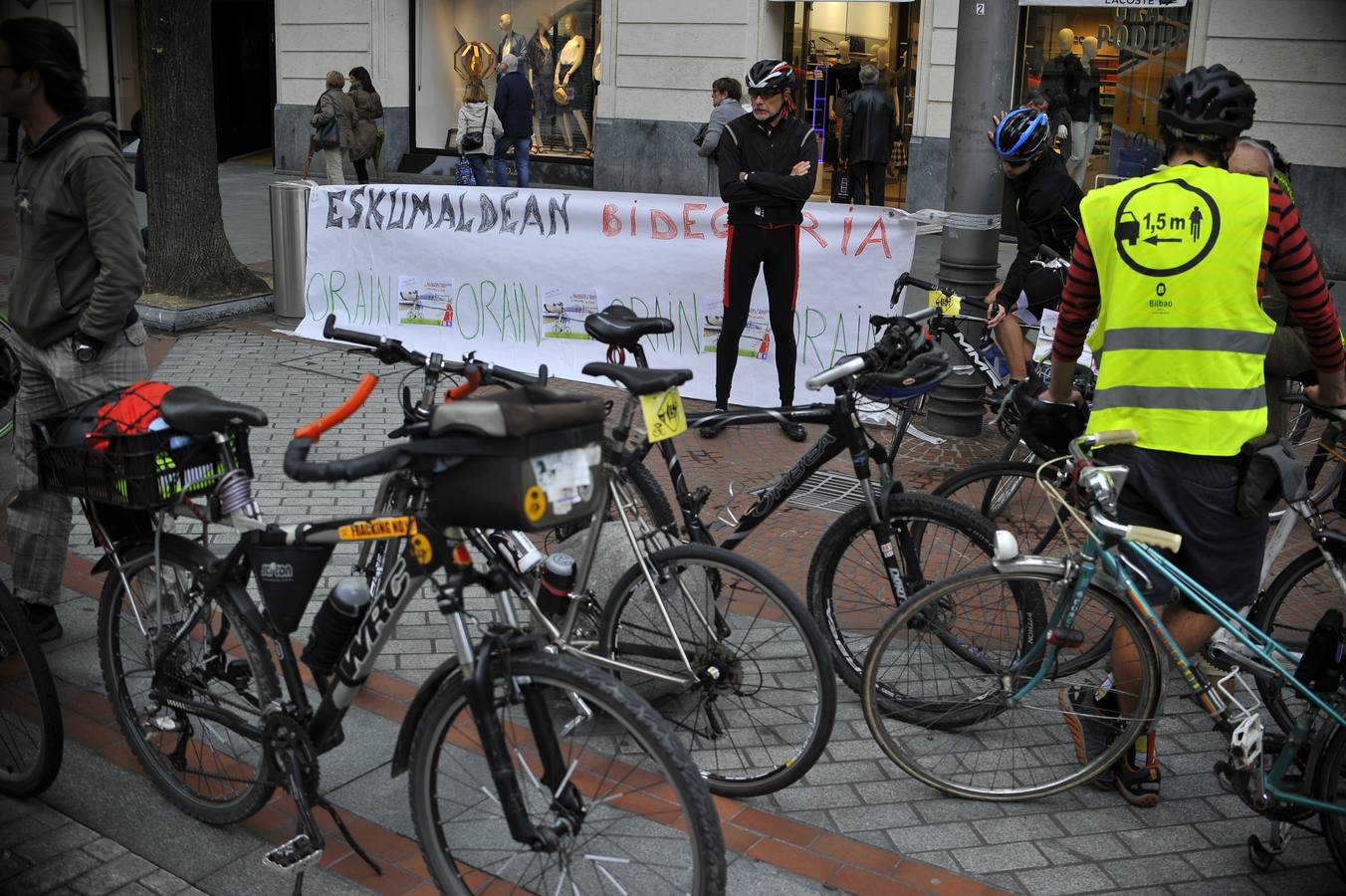 Demandan un carril bici en la Margen Derecha que conecte a los vecinos con Bilbao