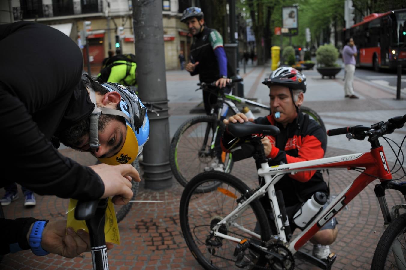 Demandan un carril bici en la Margen Derecha que conecte a los vecinos con Bilbao