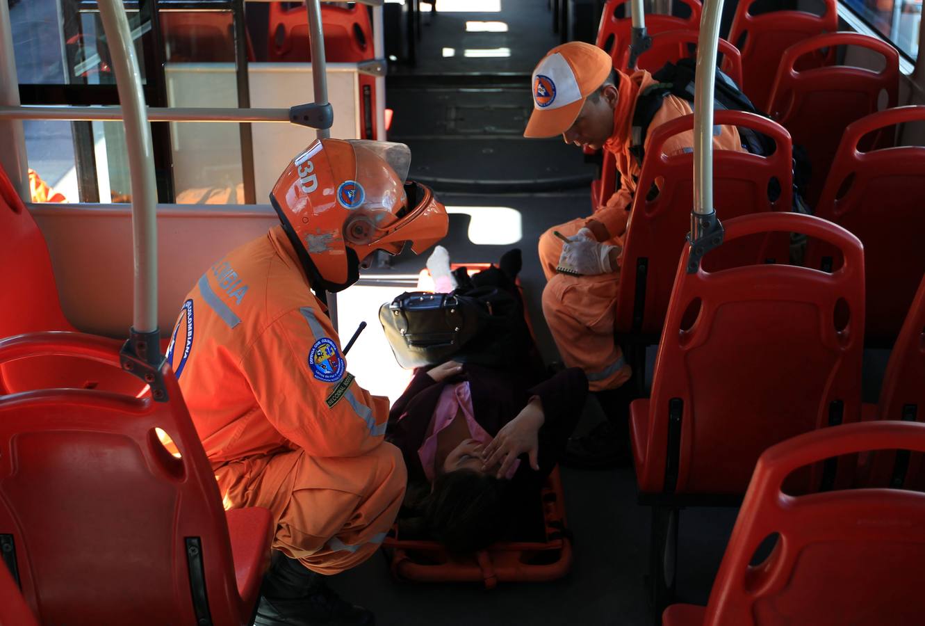 Al menos 85 personas resultan heridas tras el choque de tres autobuses en Bogotá