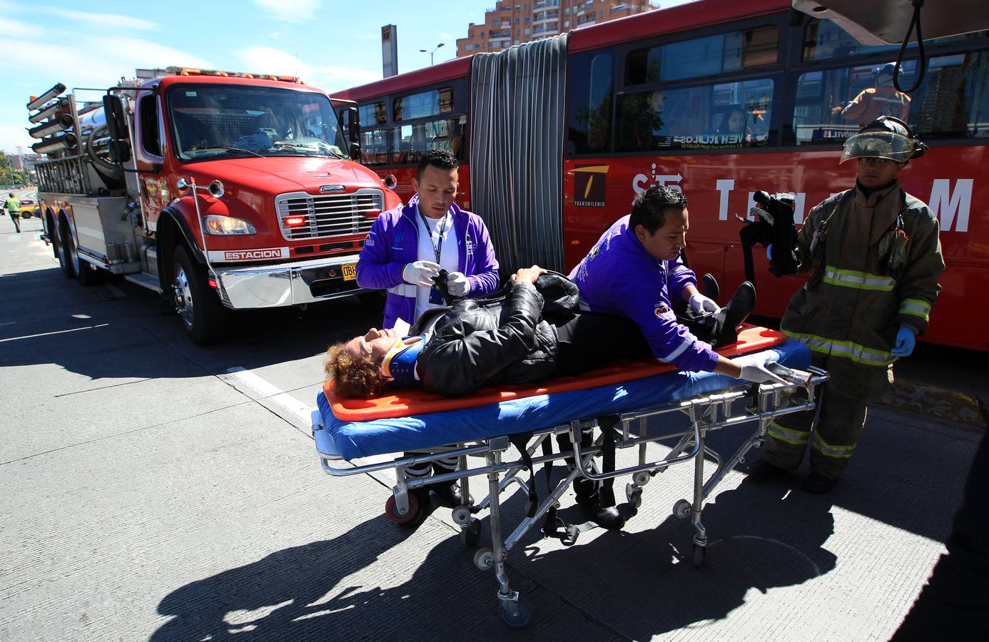 Al menos 85 personas resultan heridas tras el choque de tres autobuses en Bogotá