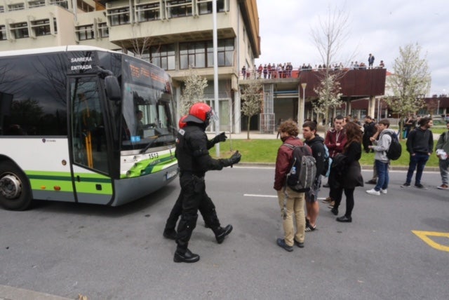 Incidentes en el campus de la UPV en Leioa tras una manifestación