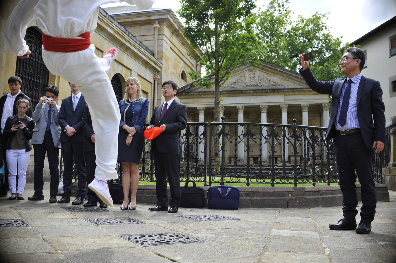 La Casa de Juntas de Gernika abre sus puertas al mayor grupo cooperativista del mundo