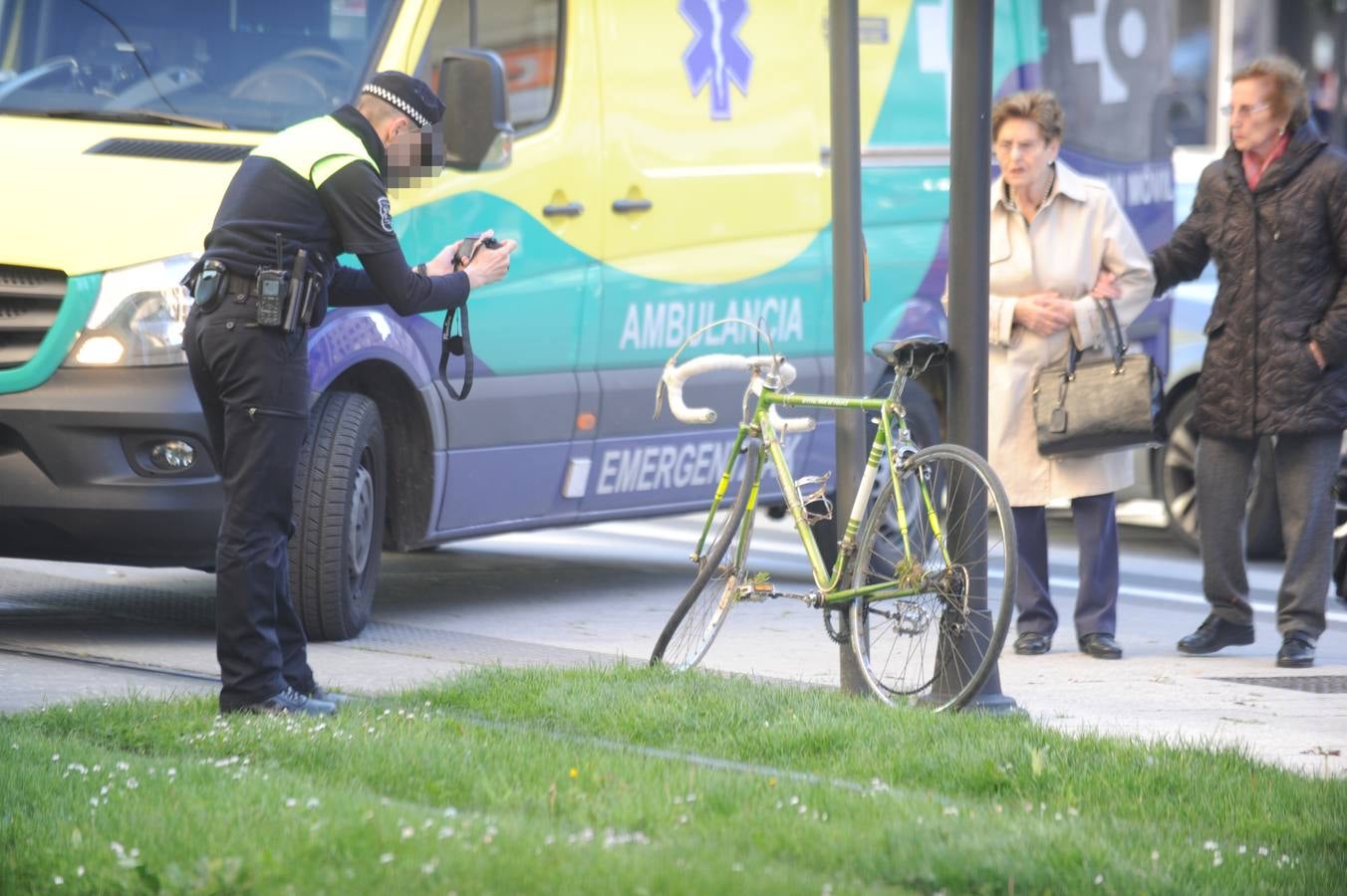 El tranvía arrolla a un ciclista en Vitoria