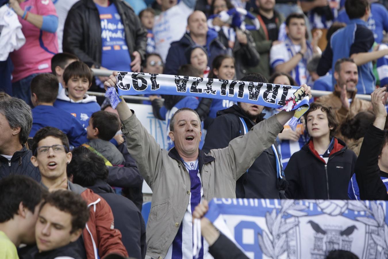 La afición del Alavés se vuelca con el equipo