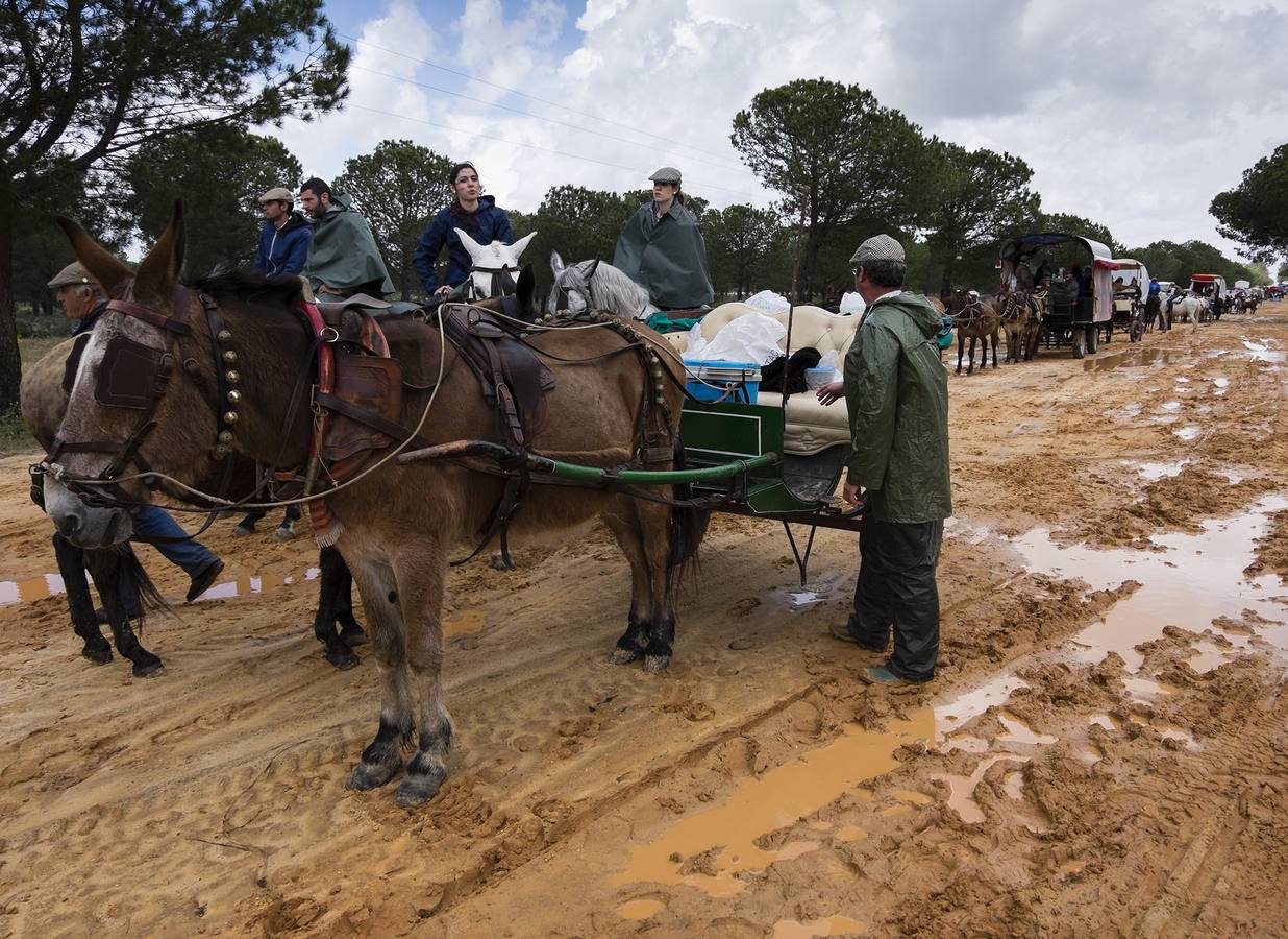 EL ROCÍO, DESLUCIDO POR LA LLUVIA