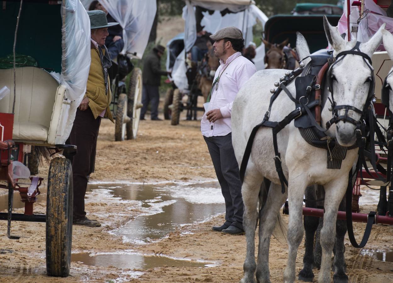 EL ROCÍO, DESLUCIDO POR LA LLUVIA