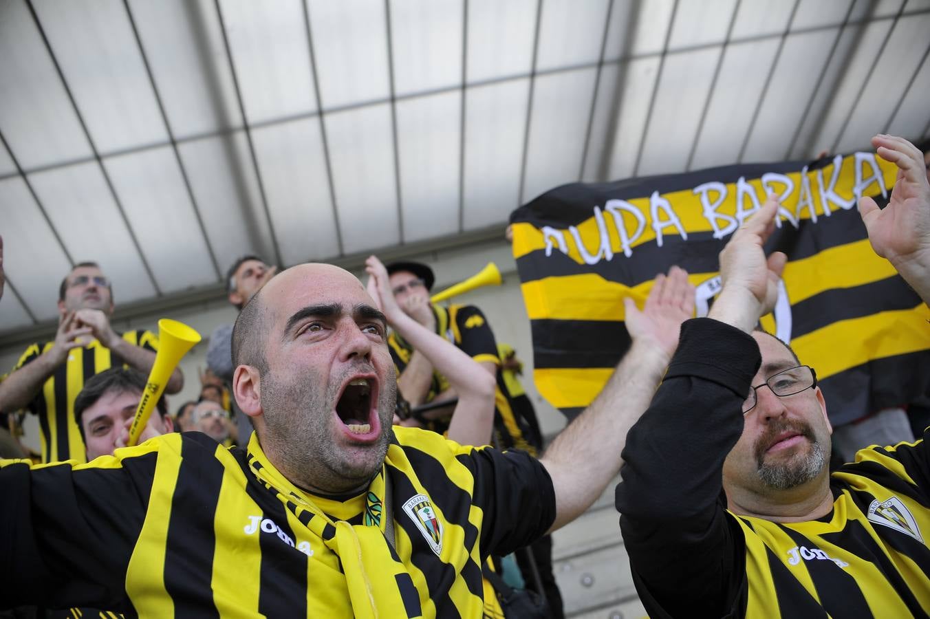 La afición se vuelca con el derbi