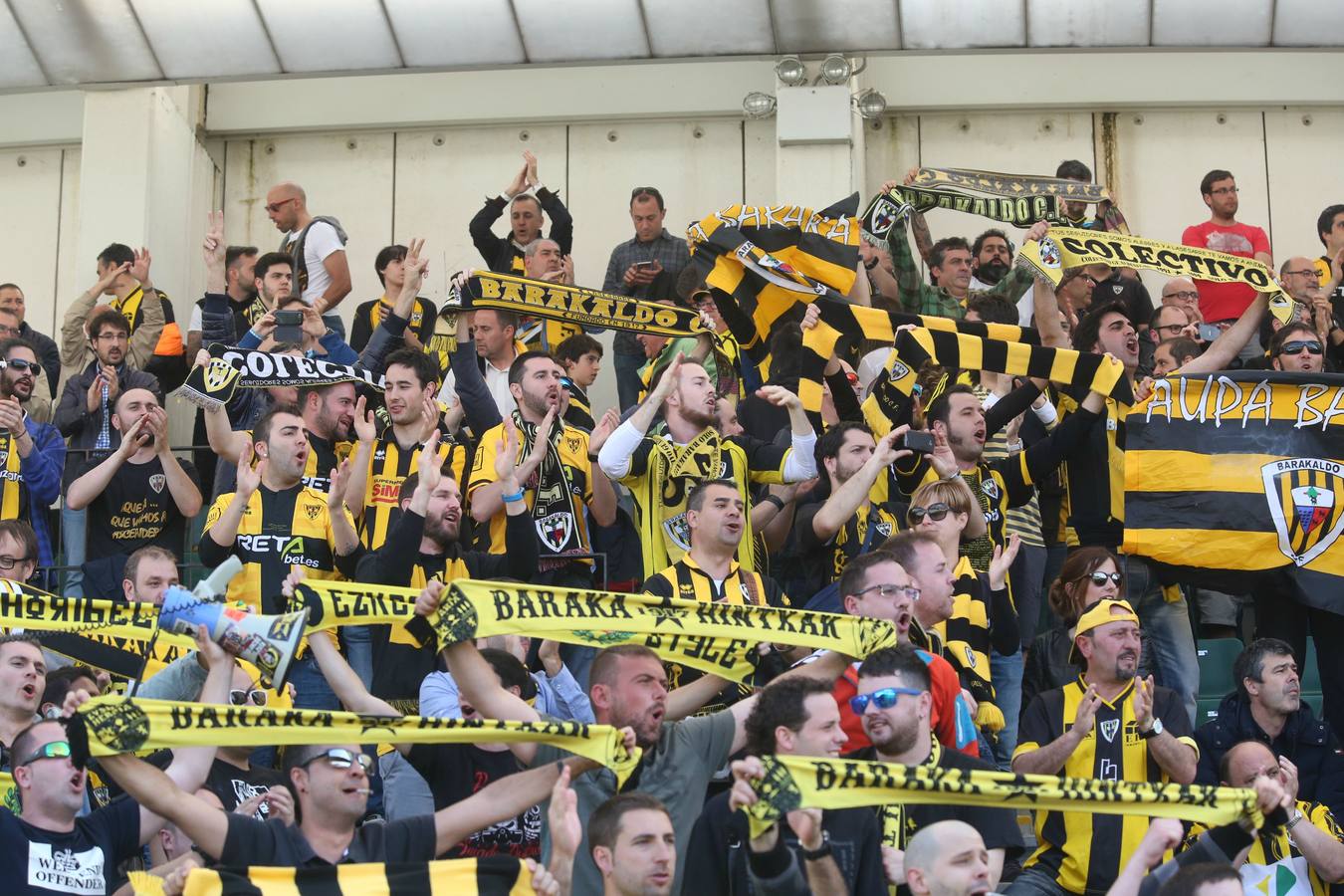 La afición se vuelca con el derbi