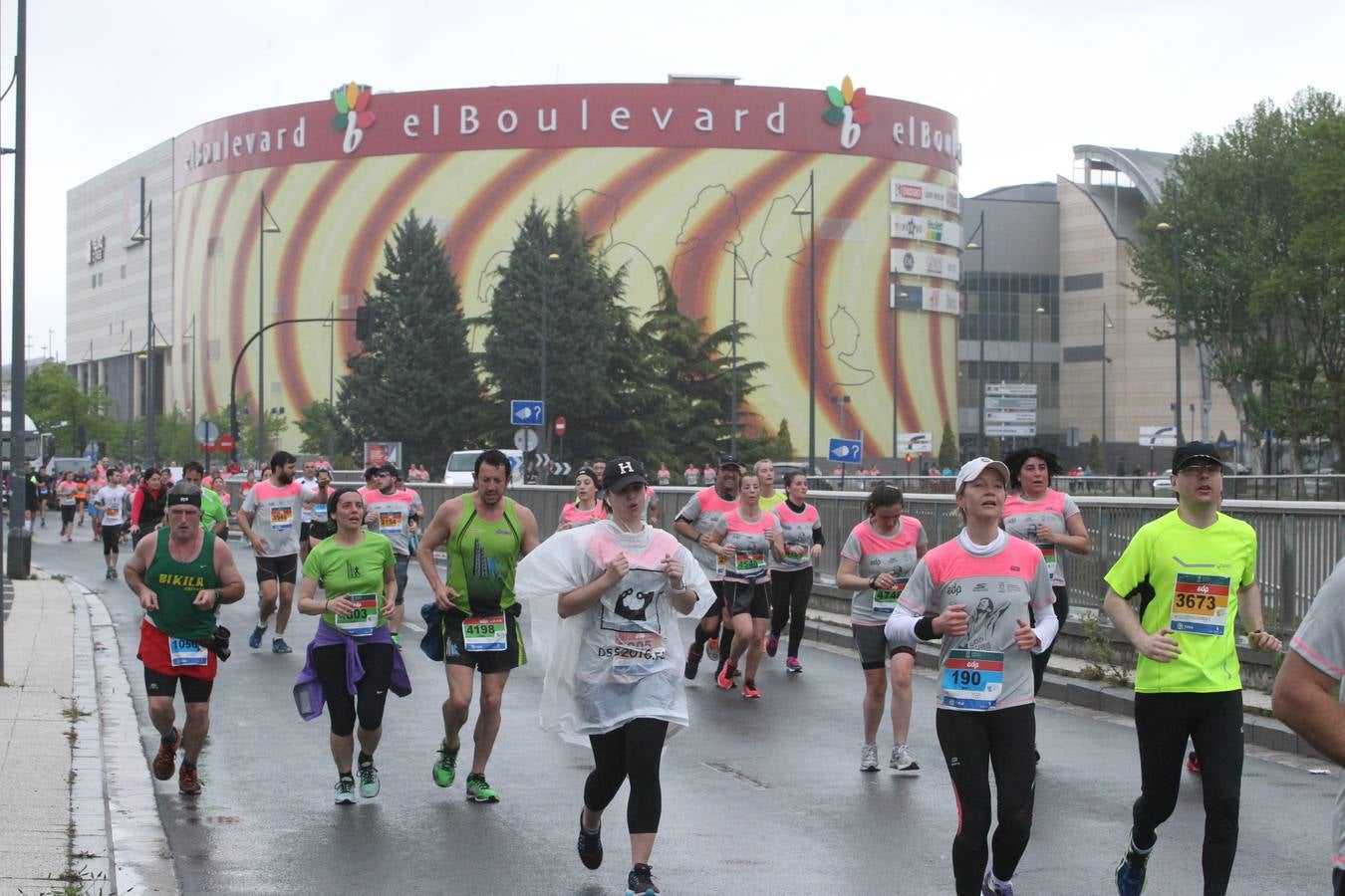 Maratón Martín Fiz a su paso por El Boulevard y la Avenida