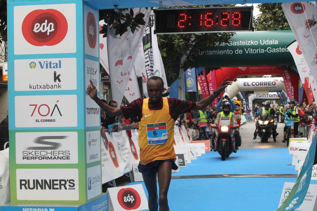 La línea de meta del Maratón Martín Fiz