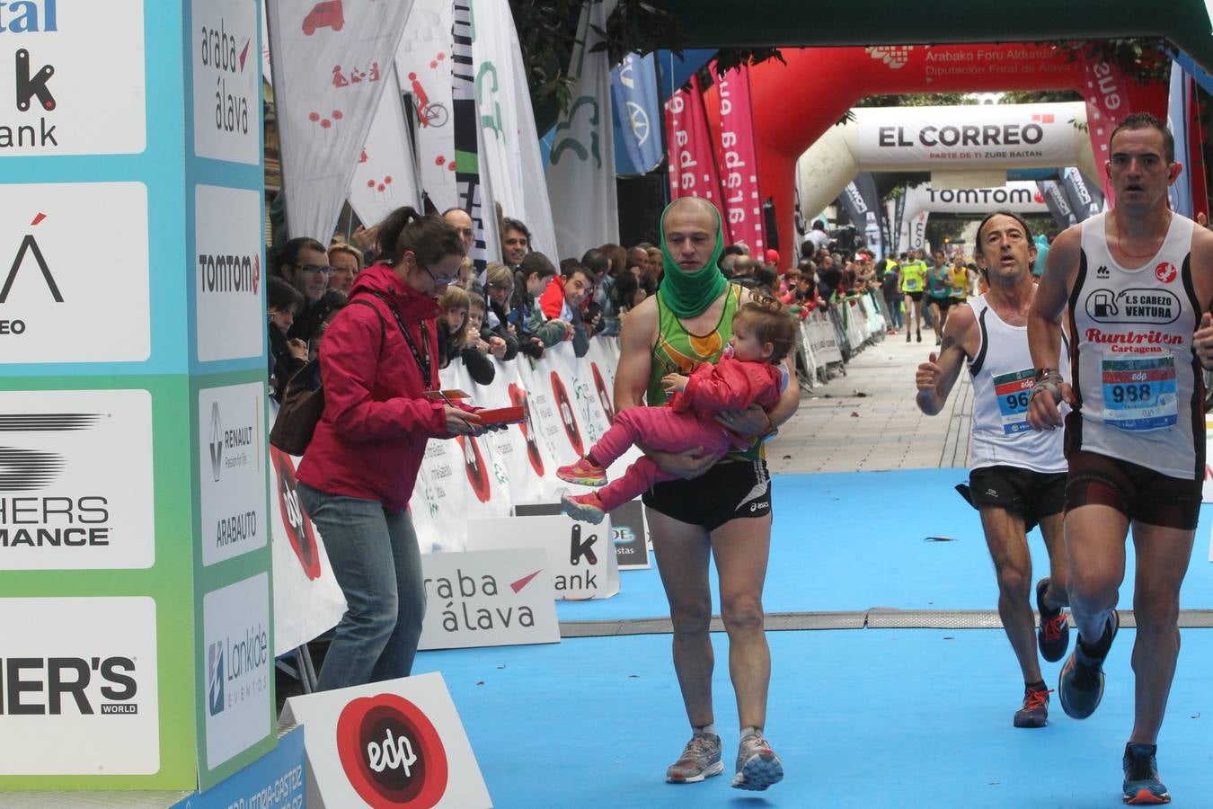 La línea de meta del Maratón Martín Fiz