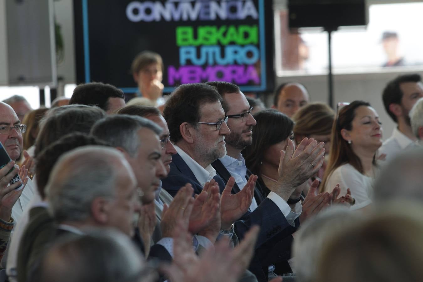 Rajoy asegura en Durango que Otegi y Arraiz «no tendrán nunca la razón legal ni moral»