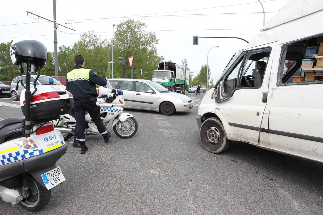 Accidente entre el tranvía de VItoria y una furgoneta cerca de Abetxuko
