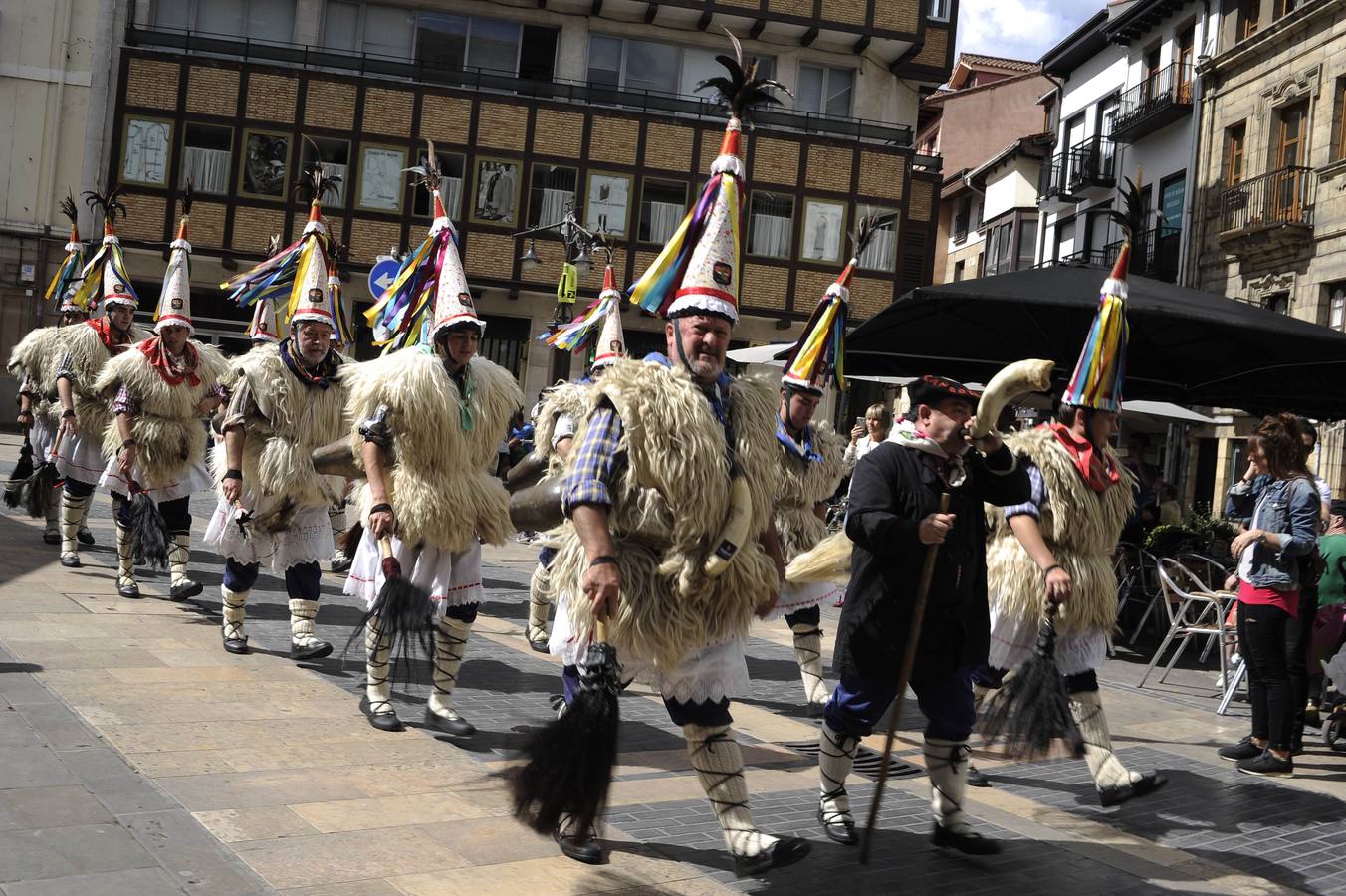 Durango se llena de euskaltzales para disfrutar del Ibilaldia
