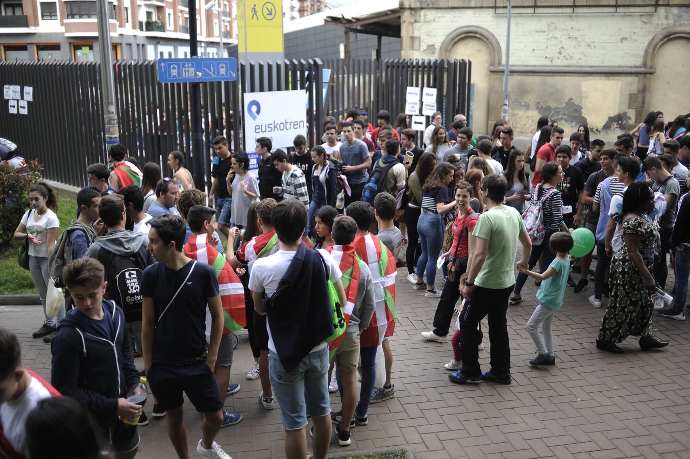 Durango se llena de euskaltzales para disfrutar del Ibilaldia