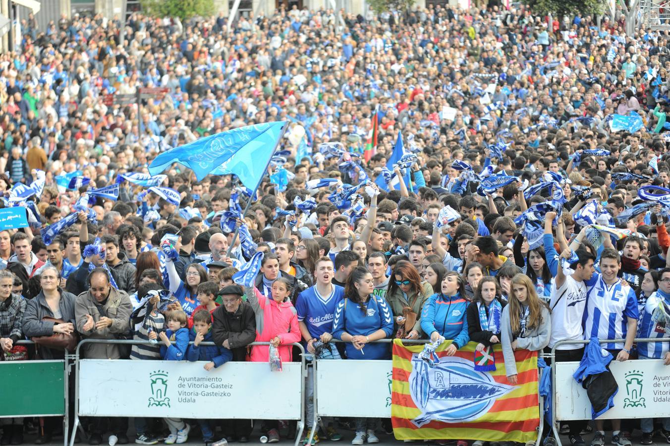 Vitoria celebra el ascenso del Alavés