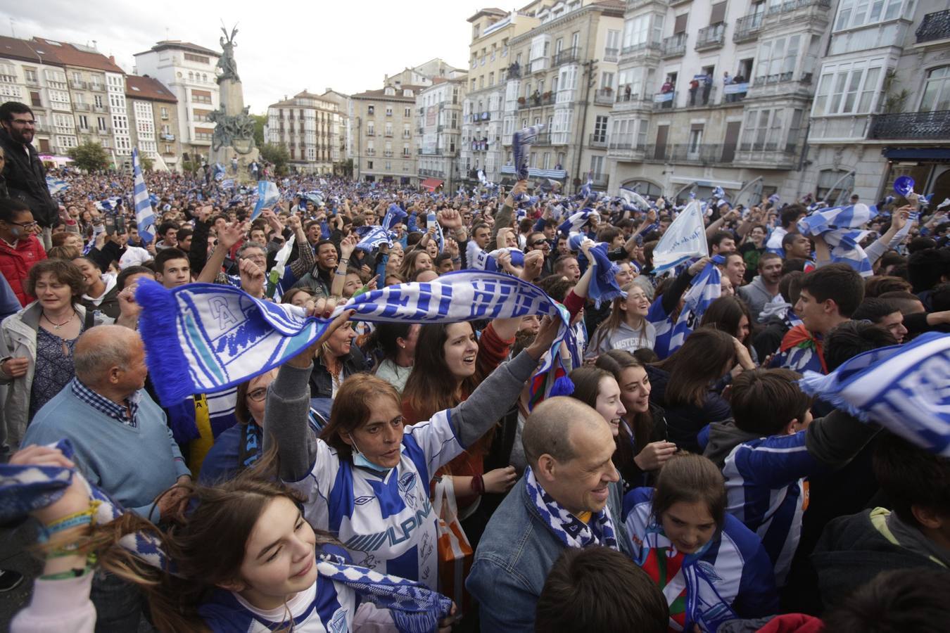 Vitoria celebra el ascenso del Alavés