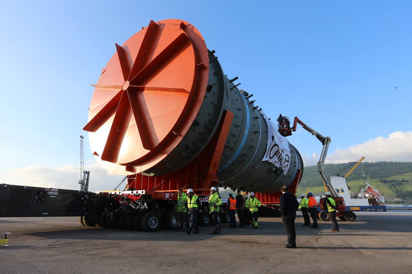 Dos gigantes en el Puerto de Bilbao