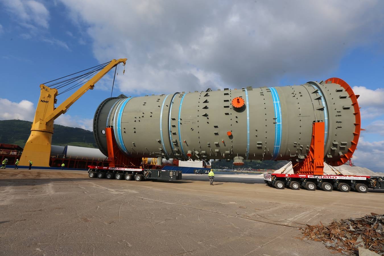 Dos gigantes en el Puerto de Bilbao