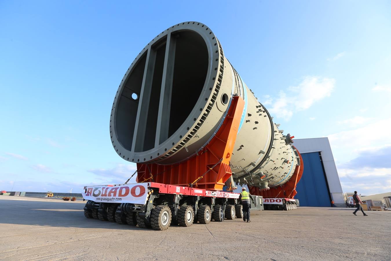 Dos gigantes en el Puerto de Bilbao