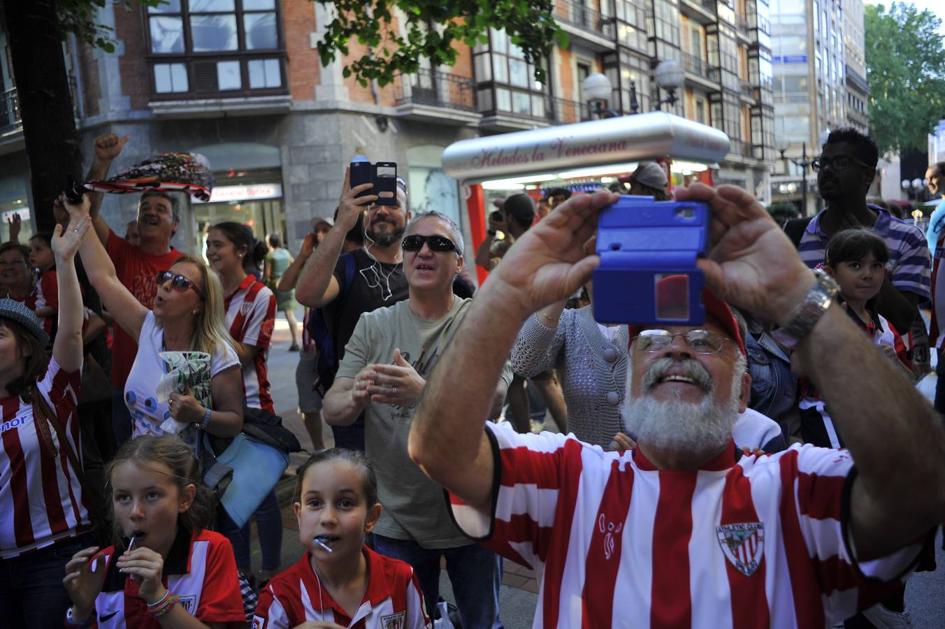 Recibimiento al Athletic femenino en la Diputación