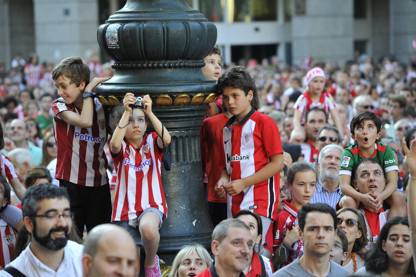 Recibimiento al Athletic femenino en la Diputación