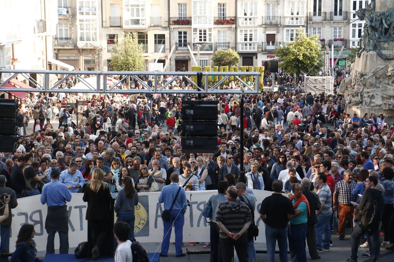 Miles de personas exigen en Vitoria el cierre definitivo de Garoña