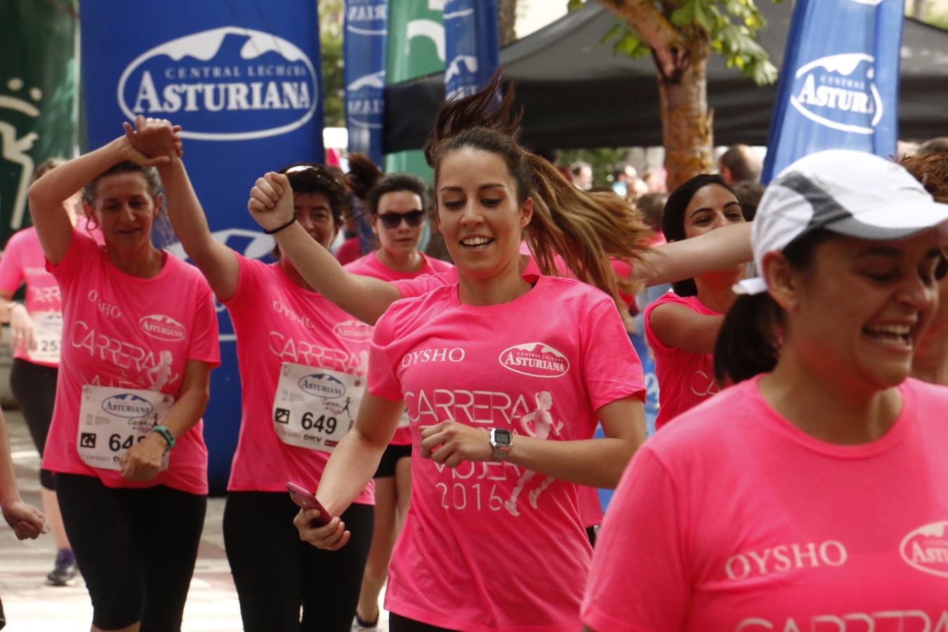 Llegada a meta de la Carrera de la Mujer