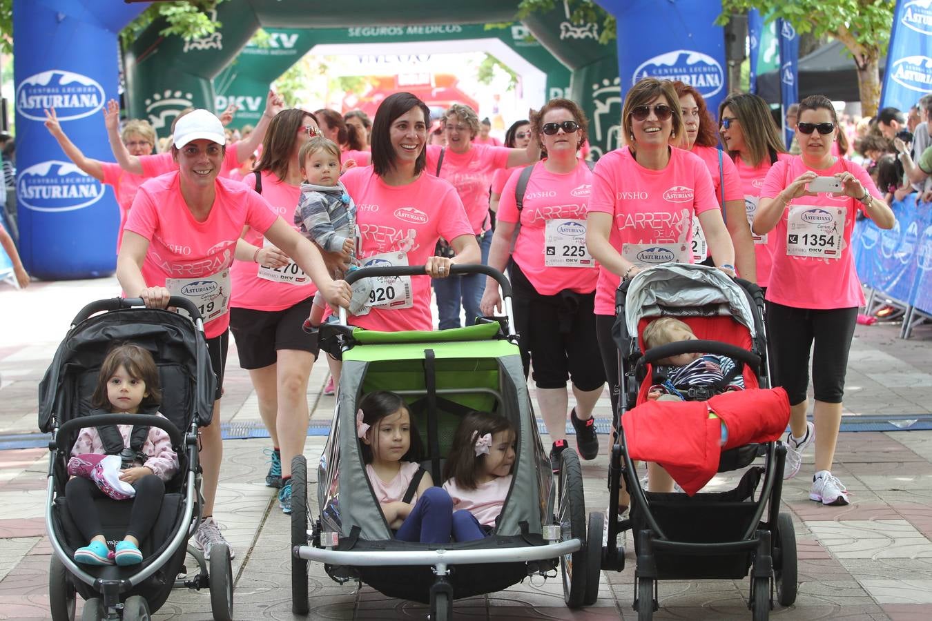 Llegada a meta de la Carrera de la Mujer