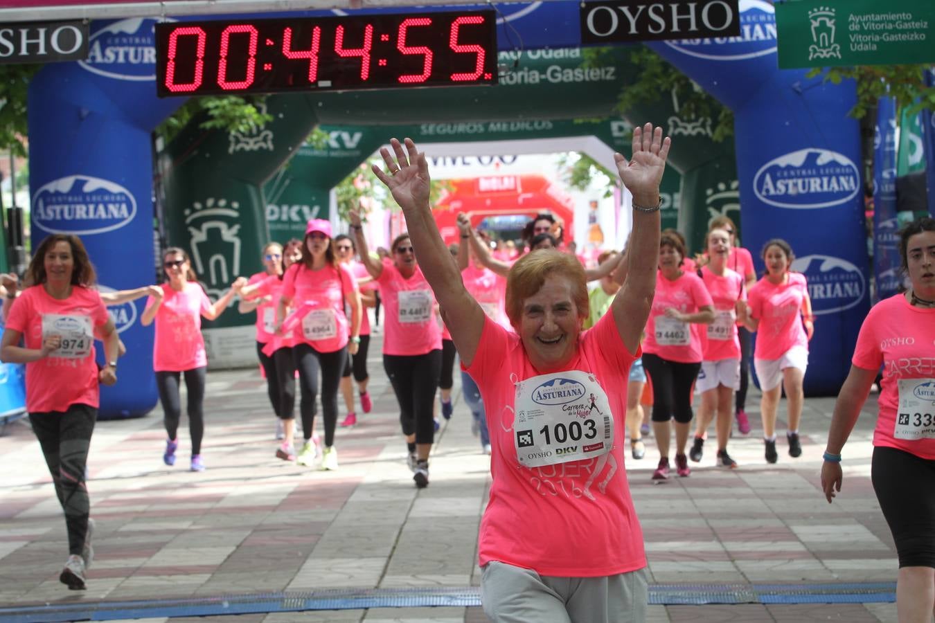 Llegada a meta de la Carrera de la Mujer