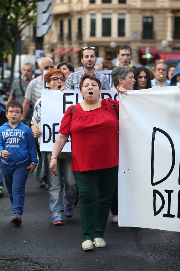 Los vecinos de Atxuri se manifiestan contra &#039;los Pichis&#039;