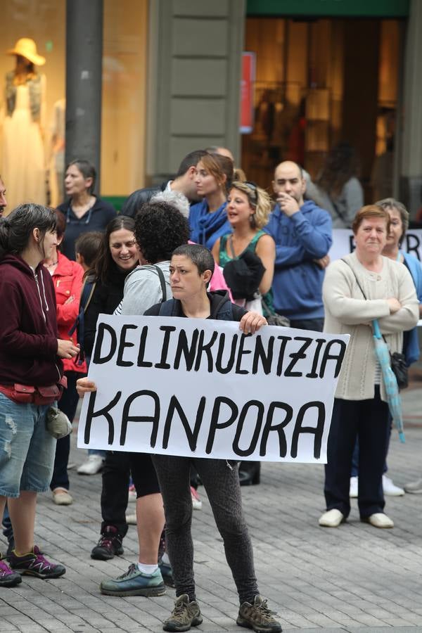 Los vecinos de Atxuri se manifiestan contra &#039;los Pichis&#039;