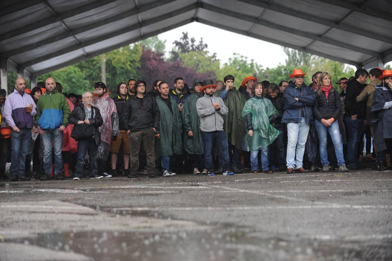 El Azkena desafía a la lluvia